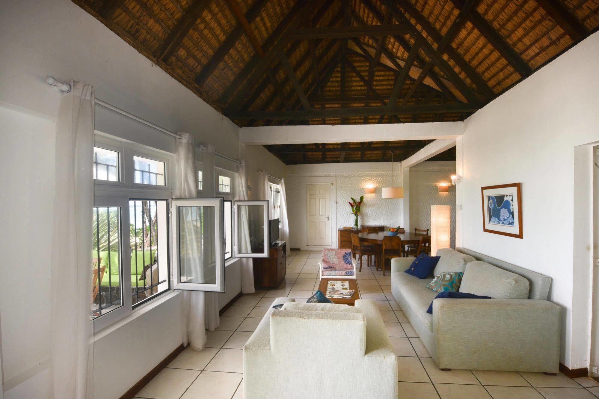 Veloutier Blanc Beachfront Villa By Staymauritius Buitenkant foto